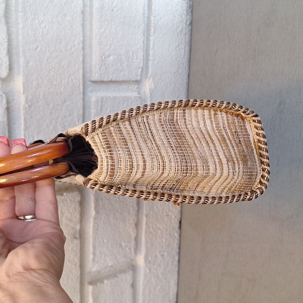Elegant Unique Tan Flower Detail Wooden Handle Handbag. NWOT - Picture 6 of 9